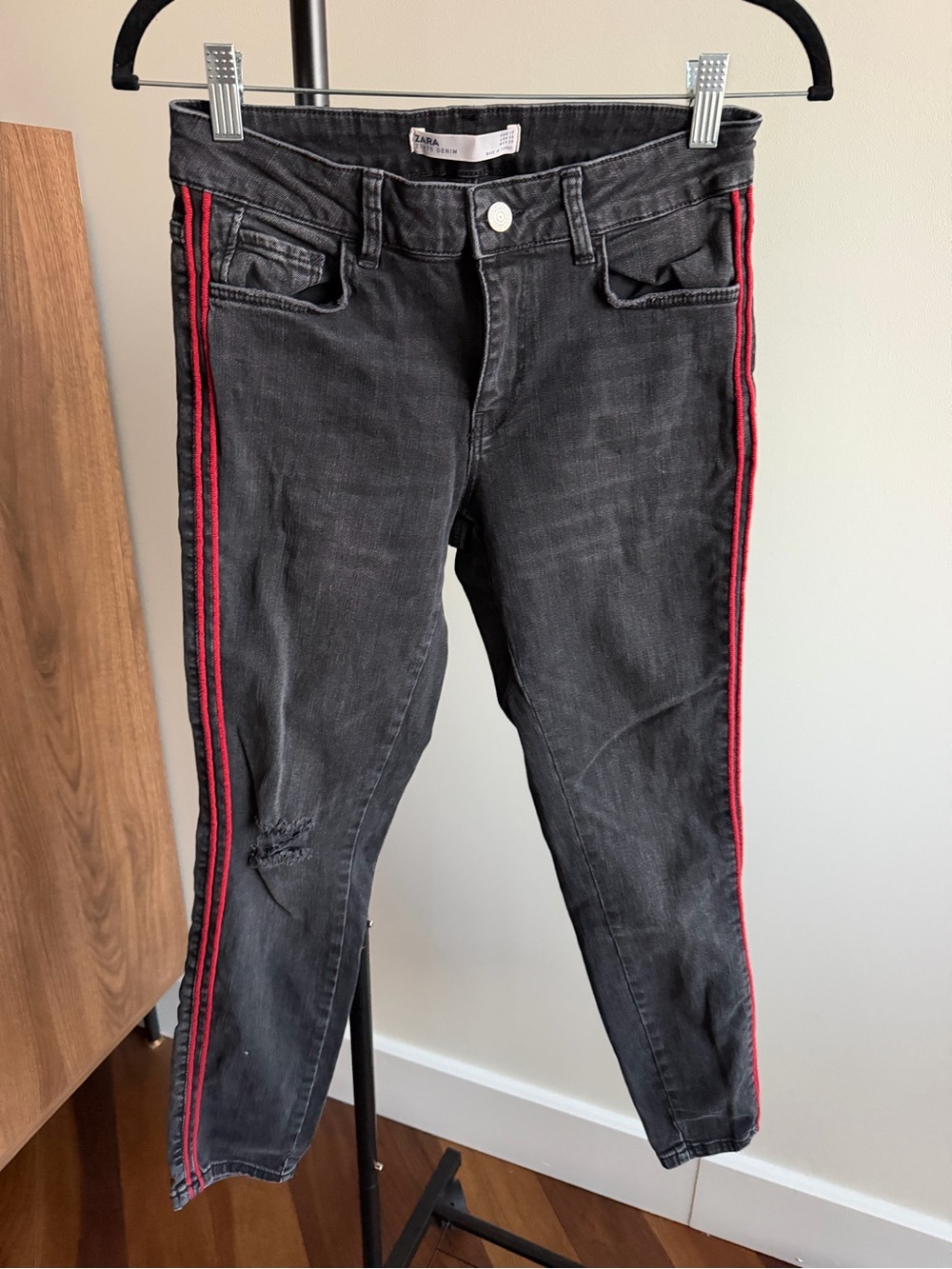 Zara Z1975 Denim Black Skinny Jeans with Red Side Stripes Size 6